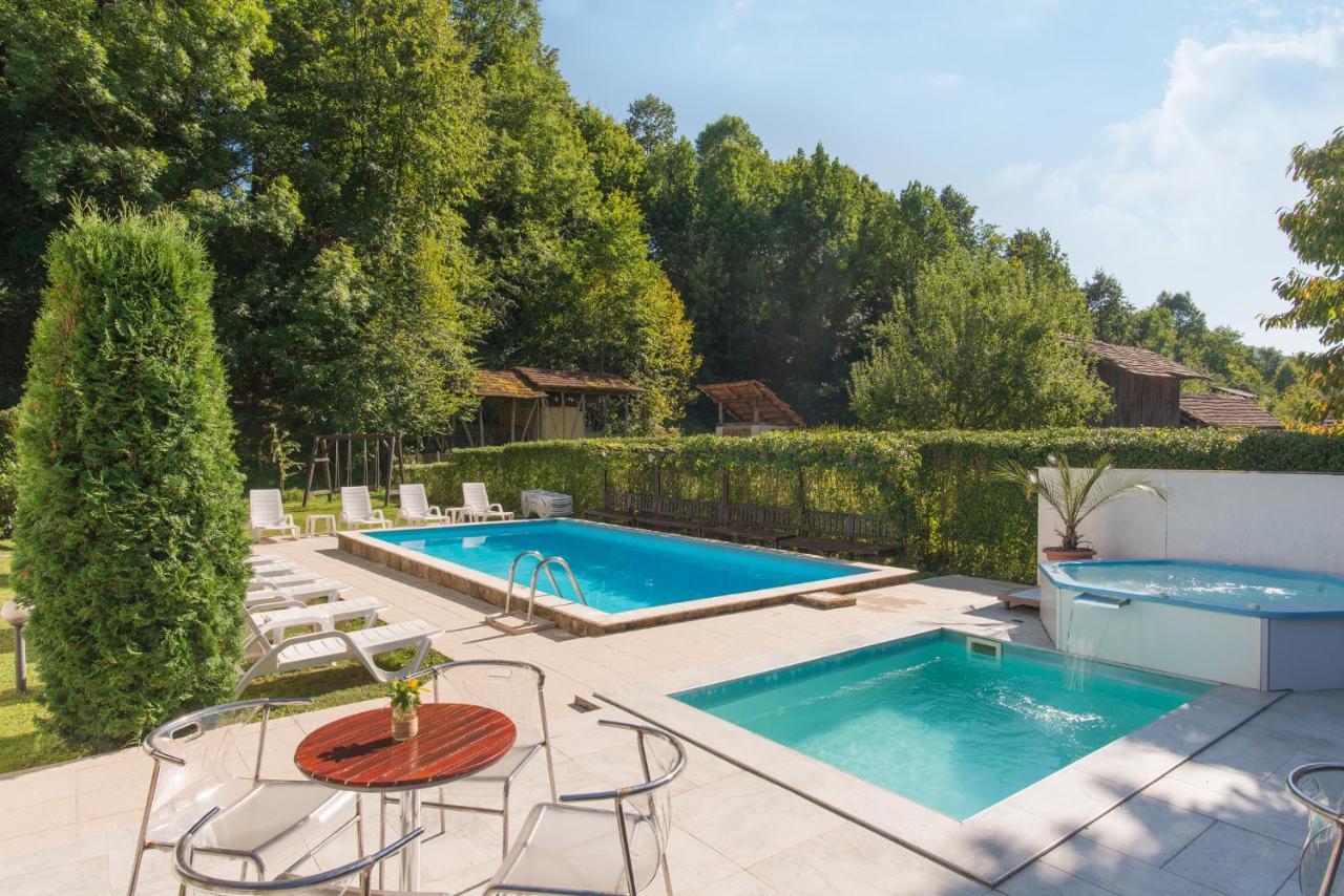 Family Hotel Bile Beli Osŭm Exteriör bild
