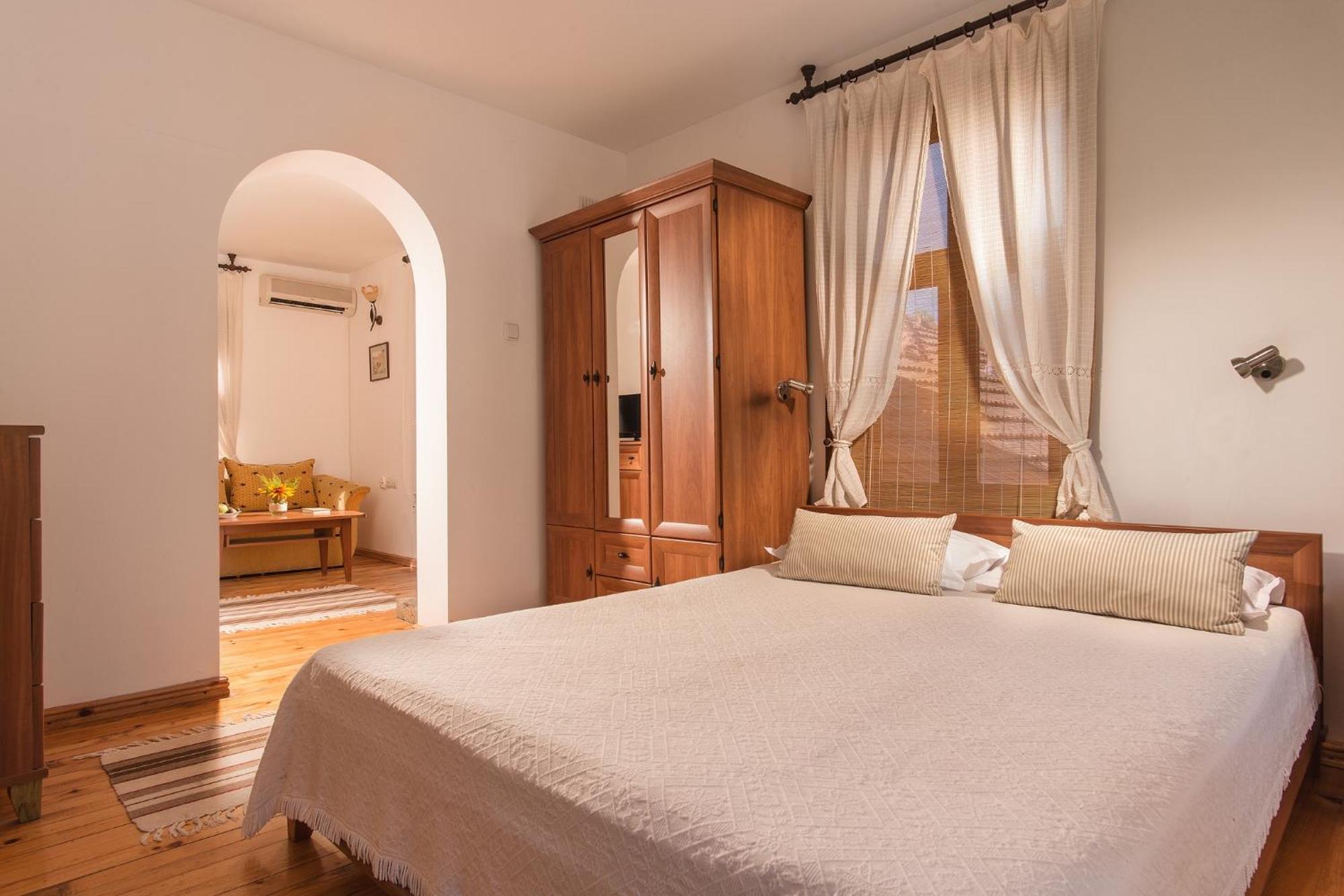 Family Hotel Bile Beli Osŭm Exteriör bild