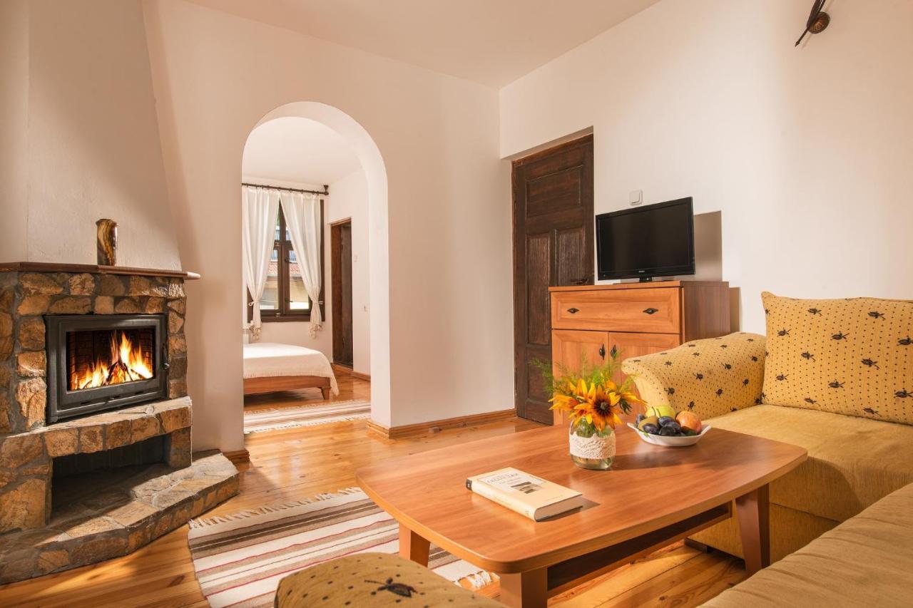 Family Hotel Bile Beli Osŭm Exteriör bild