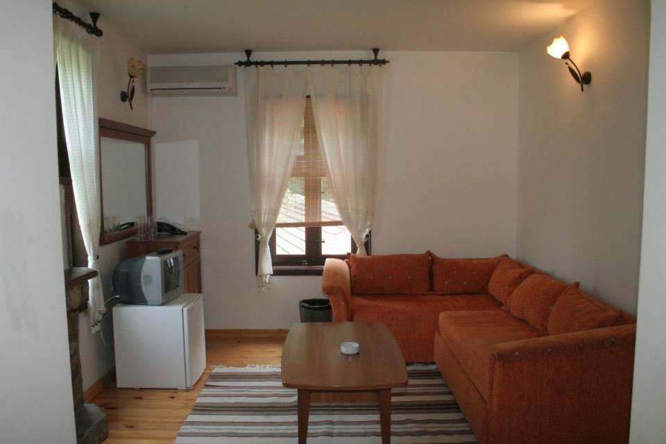 Family Hotel Bile Beli Osŭm Exteriör bild