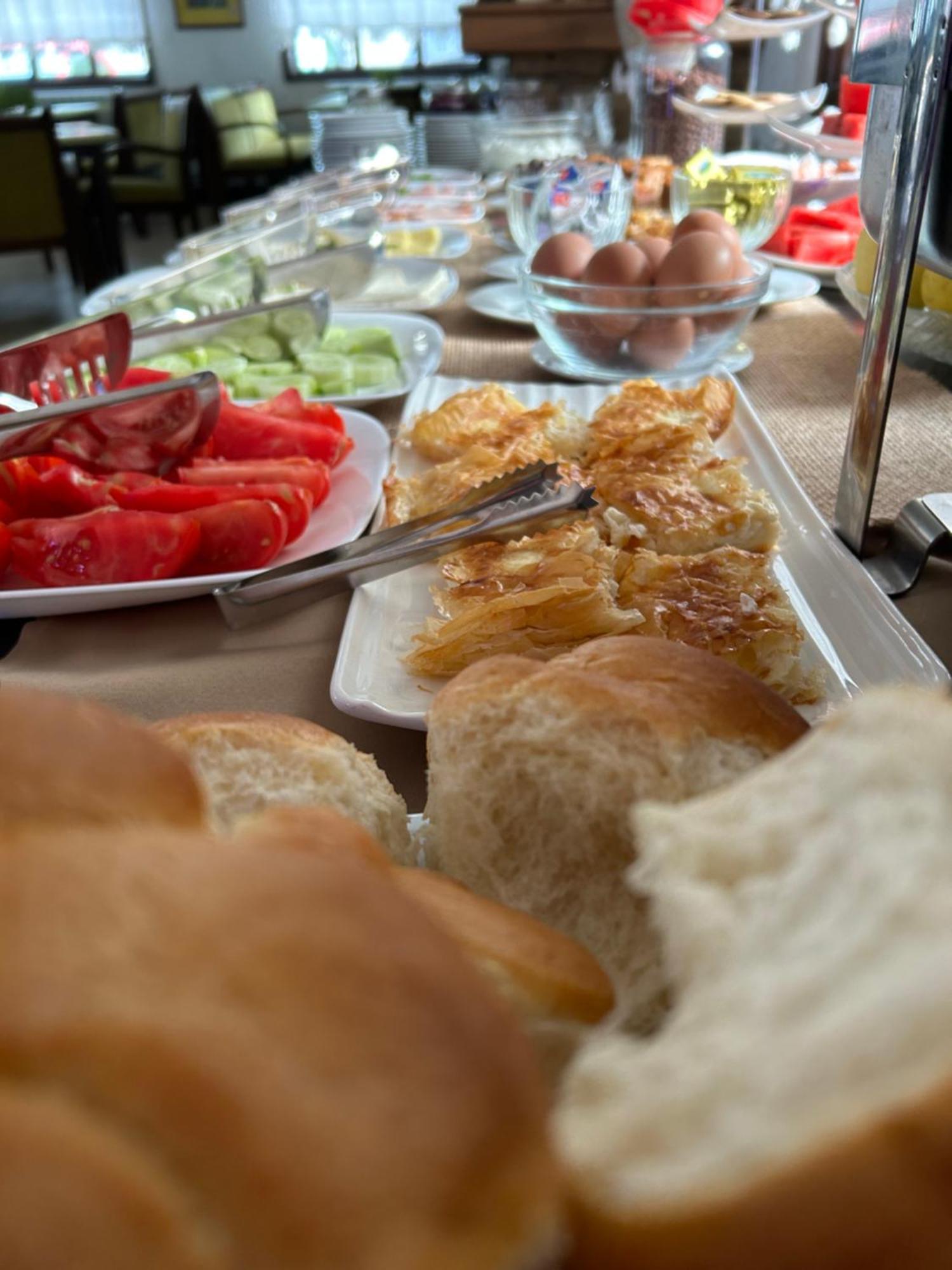 Family Hotel Bile Beli Osŭm Exteriör bild