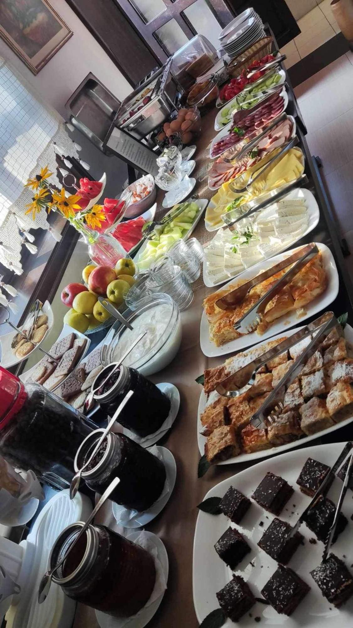 Family Hotel Bile Beli Osŭm Exteriör bild