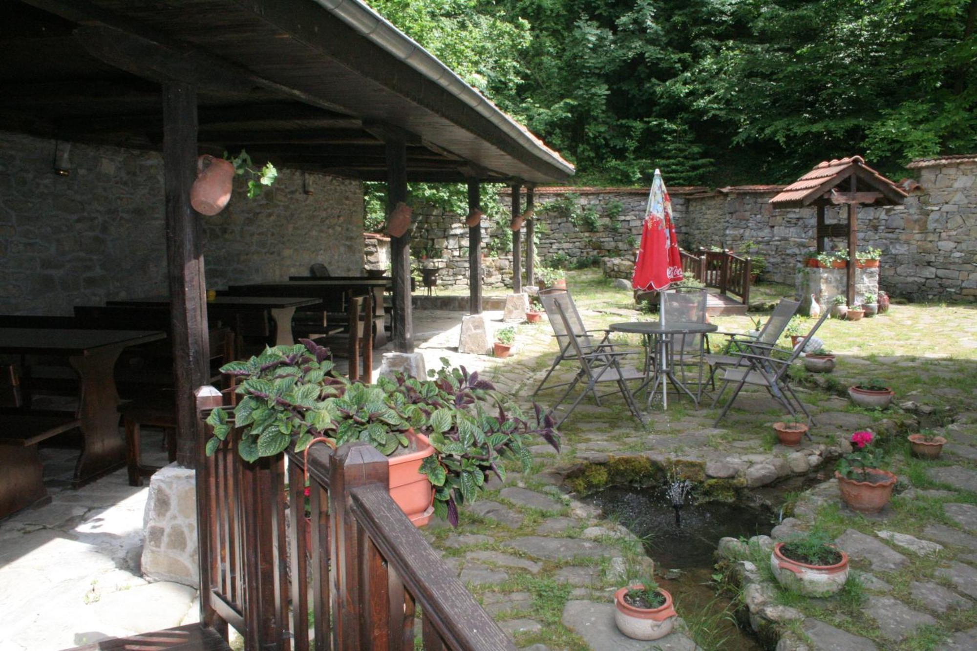 Family Hotel Bile Beli Osŭm Exteriör bild