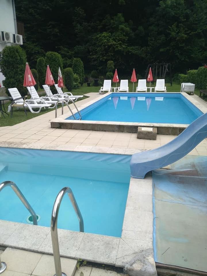 Family Hotel Bile Beli Osŭm Exteriör bild