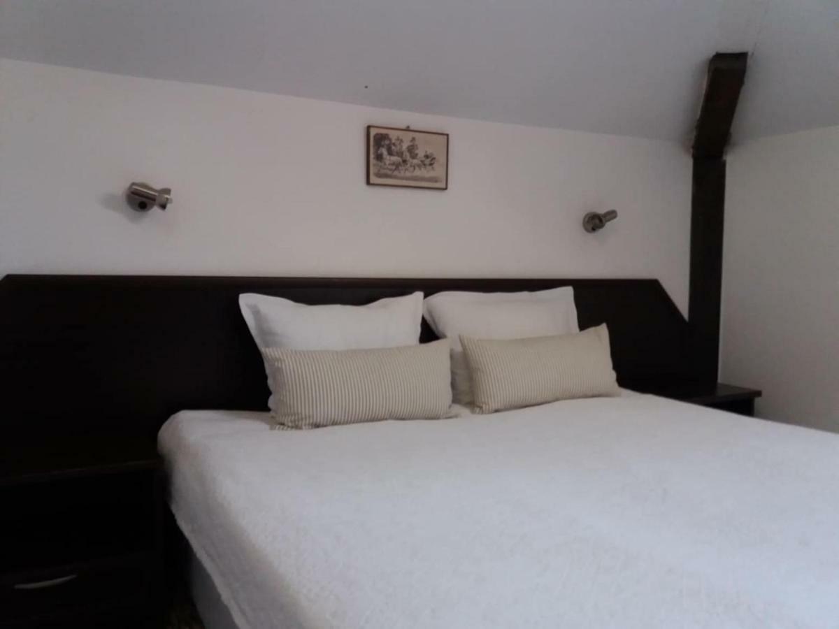 Family Hotel Bile Beli Osŭm Exteriör bild