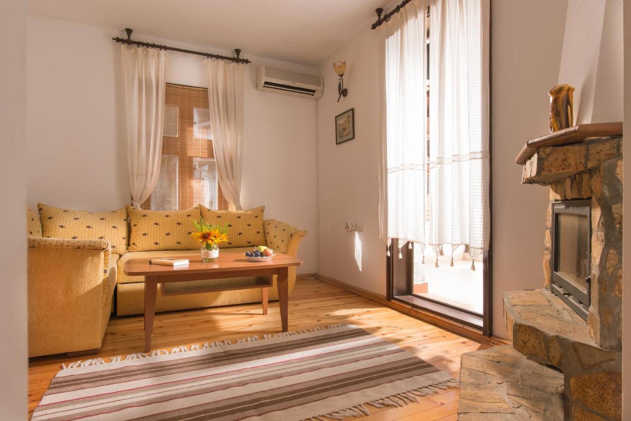 Family Hotel Bile Beli Osŭm Exteriör bild