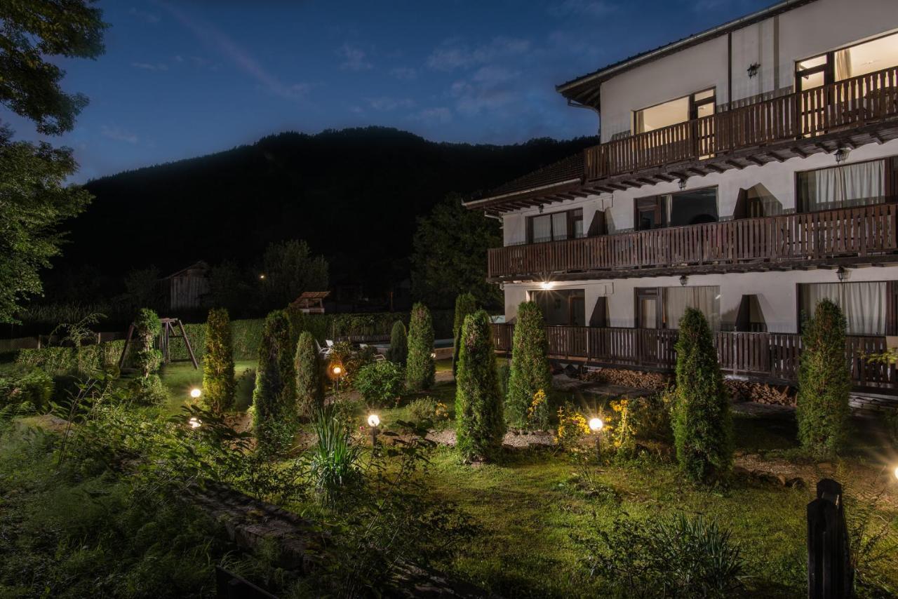Family Hotel Bile Beli Osŭm Exteriör bild