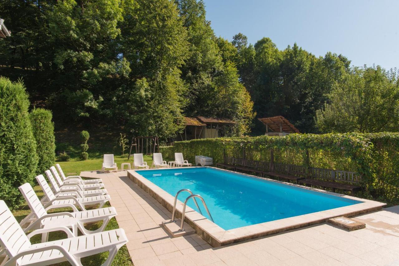 Family Hotel Bile Beli Osŭm Exteriör bild