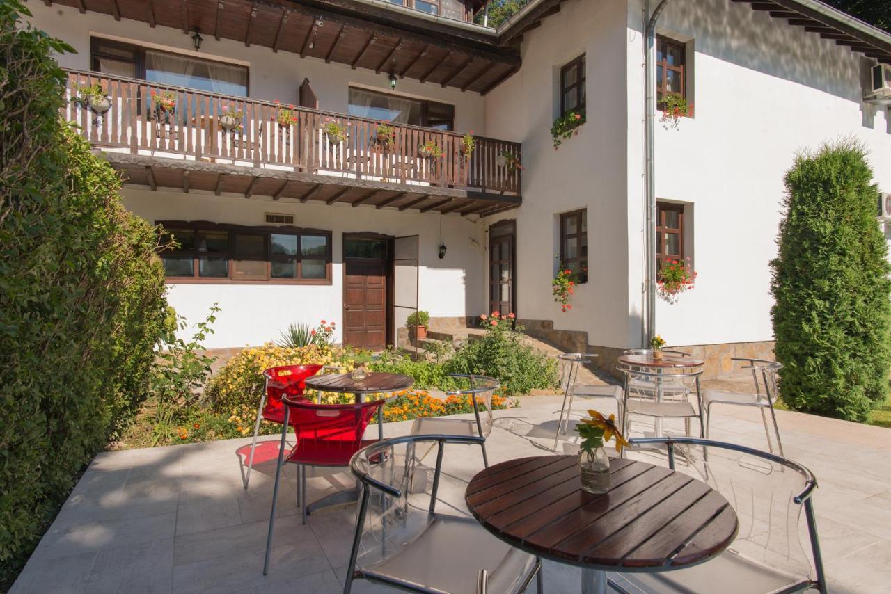 Family Hotel Bile Beli Osŭm Exteriör bild